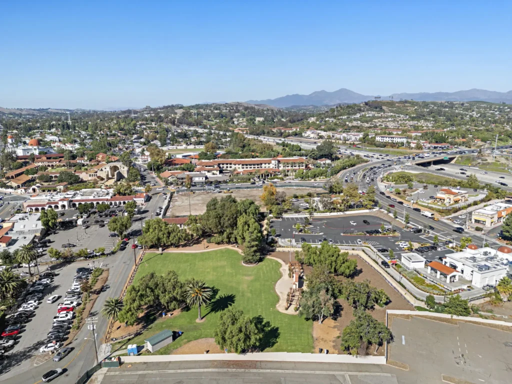 17-web-or-mls-31872 El Camino Real 17